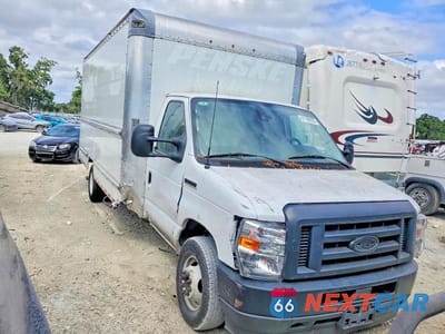 Czwarte zdjęcie samochodu z boku: 2023 FORD E350 BOX TRUCK VIN:1FDWE3FN8PDD03414 - miniatura