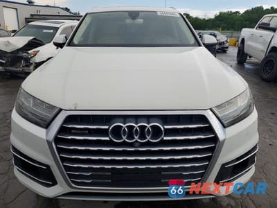 Piąte zdjęcie samochodu w środku: 2017 AUDI Q7 PREMIUM PLUS VIN:WA1LAAF72HD010208 - miniatura