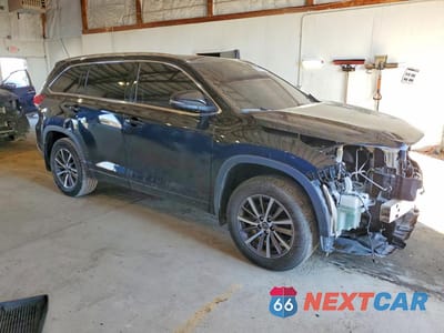 Czwarte zdjęcie samochodu z boku: 2018 TOYOTA HIGHLANDER XLE VIN:5TDJZRFH0JS893863 - miniatura