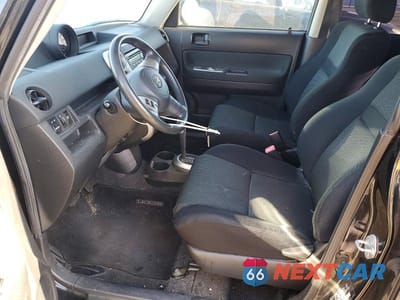 Zdjęcie 7 z 13 samochodu: 2006 TOYOTA SCION XB VIN:JTLKT324X64121741 - miniatura