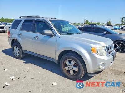 Czwarte zdjęcie samochodu z boku: 2010 FORD ESCAPE XLT VIN:1FMCU0DGXAKD16676 - miniatura