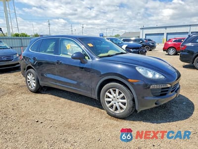 Czwarte zdjęcie samochodu z boku: 2012 PORSCHE CAYENNE VIN:WP1AA2A20CLA01552 - miniatura