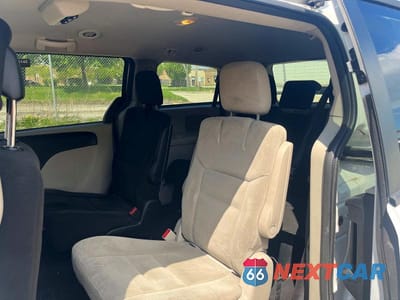 Zdjęcie 6 z 10 samochodu: 2016 DODGE GRAND CARAVAN SE VIN:2C4RDGBG7GR367928 - miniatura