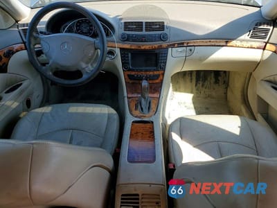 Zdjęcie 8 z 12 samochodu: 2006 MERCEDES-BENZ E 350 VIN:WDBUF56J66A759038 - miniatura