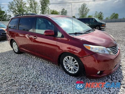Czwarte zdjęcie samochodu z boku: 2014 TOYOTA SIENNA XLE 8-PASSENGER VIN:5TDYK3DC5ES452680 - miniatura