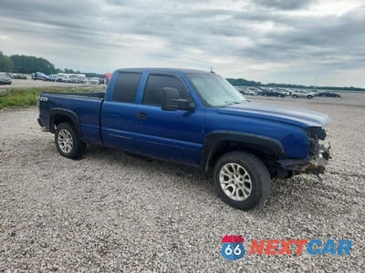 Czwarte zdjęcie samochodu z boku: 2003 CHEVROLET SILVERADO K1500 VIN:2GCEK19TX31122215 - miniatura