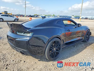 Trzecie zdjęcie samochodu z tyłu: 2017 CHEVROLET CAMARO LT VIN:1G1FB1RS9H0132306 - miniatura