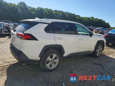 Trzecie zdjęcie samochodu z tyłu: 2021 TOYOTA RAV4 XLE VIN:2T3W1RFV1MW117649 - miniatura