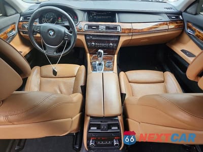 Zdjęcie 8 z 12 samochodu: 2014 BMW 740 LI VIN:WBAYE4C57ED138182 - miniatura