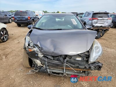 Piąte zdjęcie samochodu w środku: 2016 TOYOTA PRIUS C TWO VIN:JTDKDTB33G1130218 - miniatura