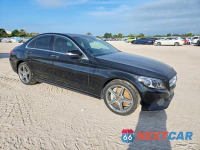 Czwarte zdjęcie samochodu z boku: 2015 MERCEDES-BENZ C 400 4MATIC VIN:55SWF6GB6FU032379 - miniatura