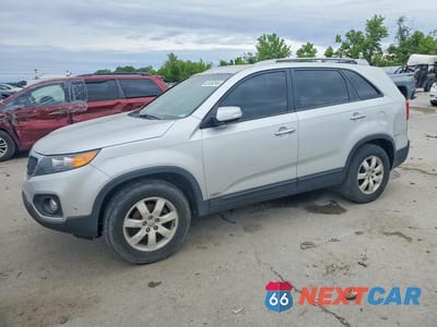 2012 KIA SORENTO LX 5XYKTDA69CG299044 - główne zdjęcie licytacji z USA - miniatura