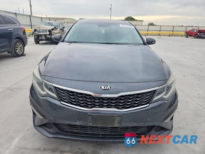 Piąte zdjęcie samochodu w środku: 2020 KIA OPTIMA LX VIN:5XXGT4L33LG384054 - miniatura