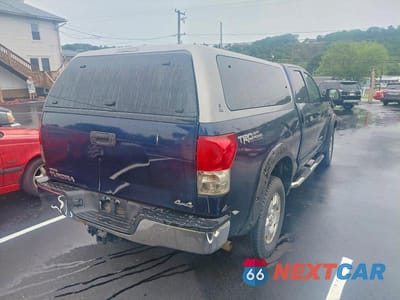 Czwarte zdjęcie samochodu z boku: 2007 TOYOTA TUNDRA DOUBLE CAB SR5 VIN:5TBBV54127S485512 - miniatura