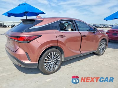 Trzecie zdjęcie samochodu z tyłu: 2023 LEXUS RX 350 PREMIUM+ VIN:JTJCHMAA2P2005619 - miniatura