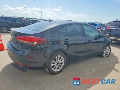 Trzecie zdjęcie samochodu z tyłu: 2017 KIA FORTE S VIN:3KPFL4A75HE103941 - miniatura
