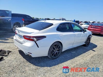 Trzecie zdjęcie samochodu z tyłu: 2021 TOYOTA CAMRY SE VIN:4T1G11AK3MU538638 - miniatura