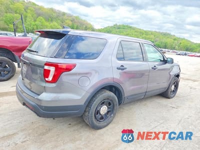 Trzecie zdjęcie samochodu z tyłu: 2019 FORD EXPLORER POLICE INTERCEPTOR VIN:1FM5K8AR1KGB18382 - miniatura