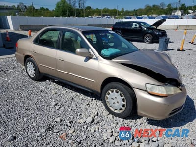Czwarte zdjęcie samochodu z boku: 2001 HONDA ACCORD LX VIN:1HGCG554X1A017810 - miniatura