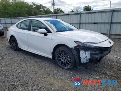 Czwarte zdjęcie samochodu z boku: 2025 TOYOTA CAMRY SE VIN:4T1DBADK2SU034364 - miniatura