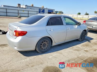 Trzecie zdjęcie samochodu z tyłu: 2010 TOYOTA COROLLA LE VIN:1NXBU4EE7AZ201683 - miniatura