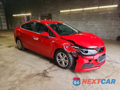Czwarte zdjęcie samochodu z boku: 2017 CHEVROLET CRUZE LT VIN:1G1BE5SMXH7243060 - miniatura