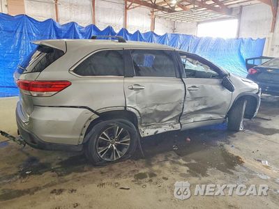Trzecie zdjęcie samochodu z tyłu: 2017 TOYOTA HIGHLANDER LE VIN:5TDZZRFHXHS202609 - miniatura
