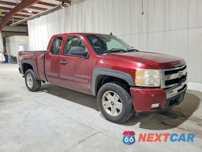Czwarte zdjęcie samochodu z boku: 2009 CHEVROLET SILVERADO K1500 LT VIN:2GCEK290X91121277 - miniatura