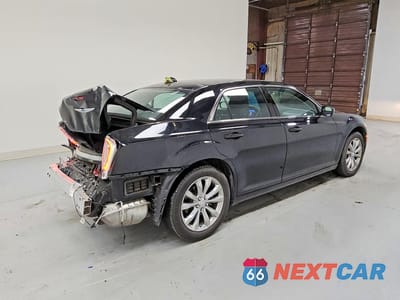 Trzecie zdjęcie samochodu z tyłu: 2022 CHRYSLER 300 TOURING VIN:2C3CCARG0NH205531 - miniatura