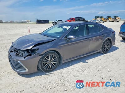 2023 TOYOTA CAMRY XLE 4T1F11AK4PU725628 - główne zdjęcie licytacji z USA - miniatura