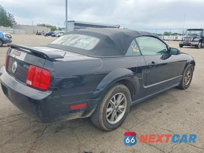 Trzecie zdjęcie samochodu z tyłu: 2005 FORD MUSTANG VIN:1ZVFT84N755198749 - miniatura