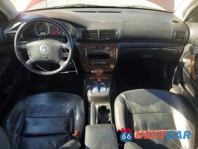 Zdjęcie 8 z 12 samochodu: 2001 VOLKSWAGEN PASSAT GLX 4MOTION VIN:WVWTH63B71P269417 - miniatura