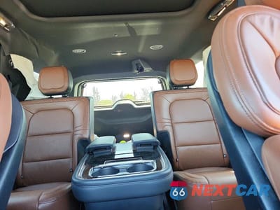 Zdjęcie 10 z 13 samochodu: 2023 LINCOLN NAVIGATOR RESERVE VIN:5LMJJ2LG7PEL10433 - miniatura