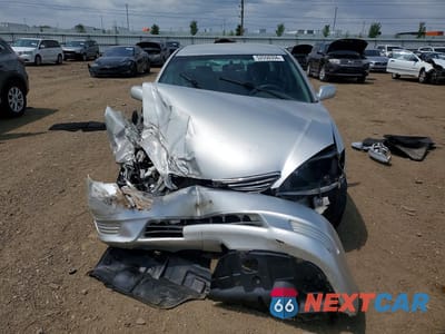Piąte zdjęcie samochodu w środku: 2005 TOYOTA CAMRY LE VIN:4T1BE32K75U521559 - miniatura