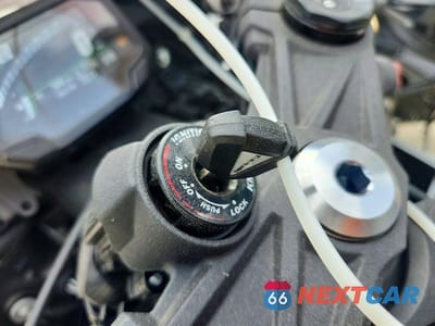 Zdjęcie 8 z 9 samochodu: 2026 KAWASAKI ZX636 K VIN:JKBZXJJ1XTA042762 - miniatura