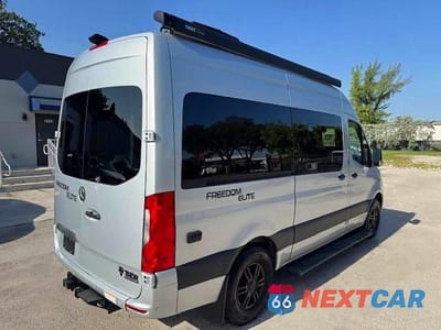 Trzecie zdjęcie samochodu z tyłu: 2022 MERCEDES-BENZ SPRINTER 2500 VIN:W1X4EBHY0NP484324 - miniatura