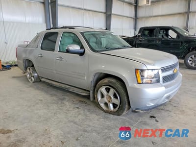Czwarte zdjęcie samochodu z boku: 2013 CHEVROLET AVALANCHE LTZ VIN:3GNTKGE70DG328050 - miniatura