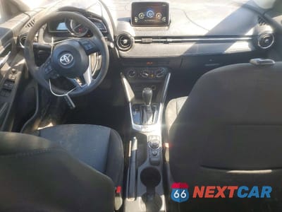 Zdjęcie 8 z 12 samochodu: 2017 TOYOTA YARIS IA BASE VIN:3MYDLBYV3HY191680 - miniatura