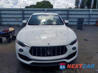 Piąte zdjęcie samochodu w środku: 2018 MASERATI LEVANTE VIN:ZN661XUA6JX292117 - miniatura