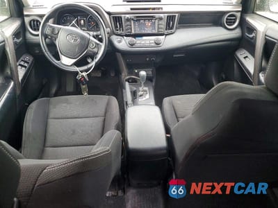 Zdjęcie 8 z 13 samochodu: 2018 TOYOTA RAV4 XLE VIN:JTMRFREV8JJ244845 - miniatura