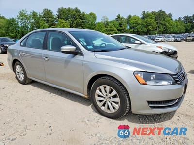 Czwarte zdjęcie samochodu z boku: 2014 VOLKSWAGEN PASSAT S VIN:1VWAT7A33EC097792 - miniatura