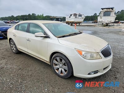 Czwarte zdjęcie samochodu z boku: 2013 BUICK LACROSSE PREMIUM VIN:1G4GF5E39DF218157 - miniatura
