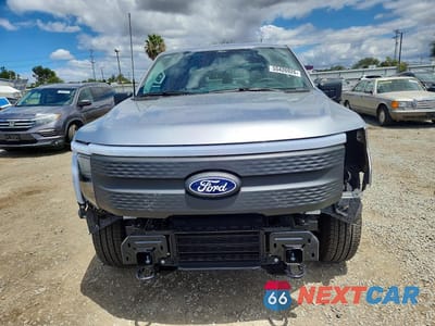 Piąte zdjęcie samochodu w środku: 2025 FORD F150 LIGHTNING XLT VIN:1FTVW3LK6SWG28227 - miniatura