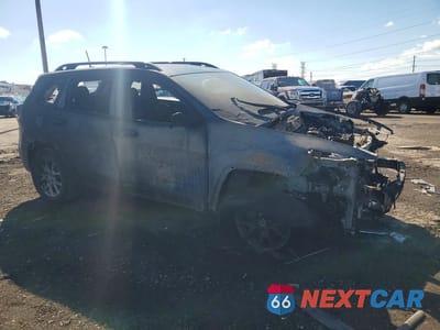 Czwarte zdjęcie samochodu z boku: 2016 JEEP CHEROKEE SPORT VIN:1C4PJLAB5GW200683 - miniatura