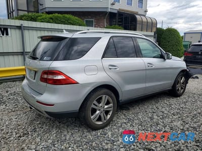 Trzecie zdjęcie samochodu z tyłu: 2015 MERCEDES-BENZ ML 350 4MATIC VIN:4JGDA5HB9FA503770 - miniatura