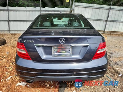 Zdjęcie 6 z 12 samochodu: 2013 MERCEDES-BENZ C 250 VIN:WDDGF4HB2DR275080 - miniatura