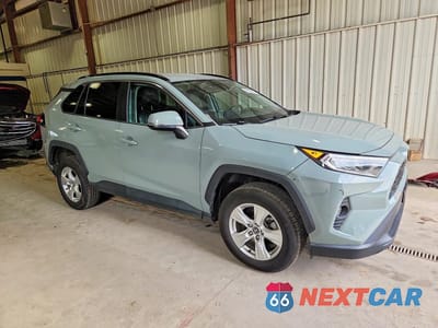Czwarte zdjęcie samochodu z boku: 2020 TOYOTA RAV4 XLE/XLE PREMIUM VIN:2T3W1RFV5LC051042 - miniatura