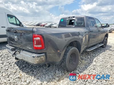 Trzecie zdjęcie samochodu z tyłu: 2022 RAM 3500 TRADESMAN VIN:3C63RRGL0NG403803 - miniatura