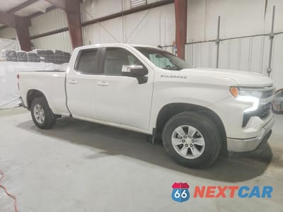 Czwarte zdjęcie samochodu z boku: 2023 CHEVROLET SILVERADO C1500 LT VIN:1GCRACEK3PZ120672 - miniatura
