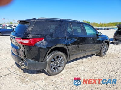 Trzecie zdjęcie samochodu z tyłu: 2021 CHEVROLET TRAVERSE RS VIN:1GNEVJKW3MJ105654 - miniatura